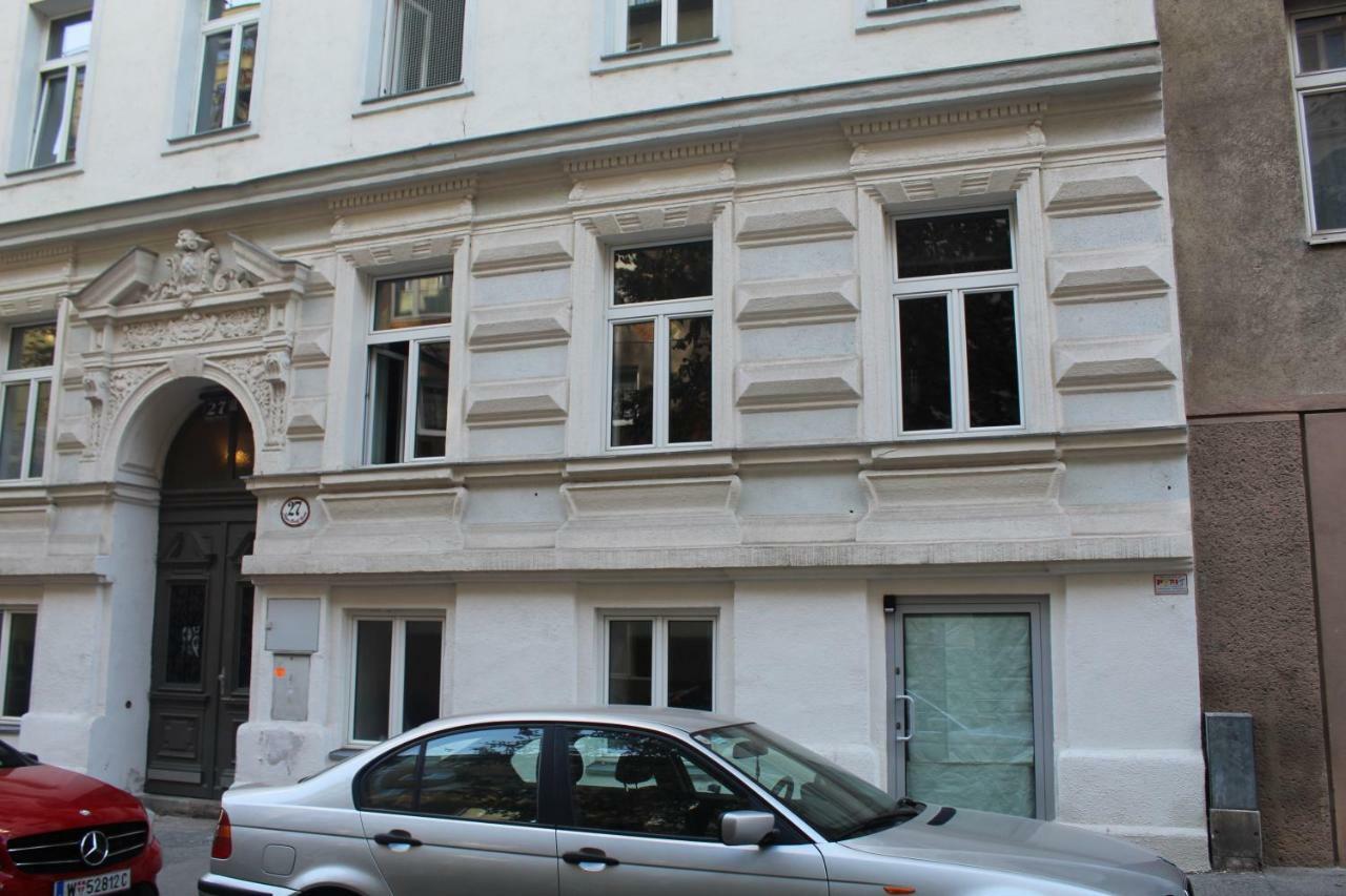 Central Vienna Apartment With Unique 40M2 City Garden & Self Check In Zewnętrze zdjęcie