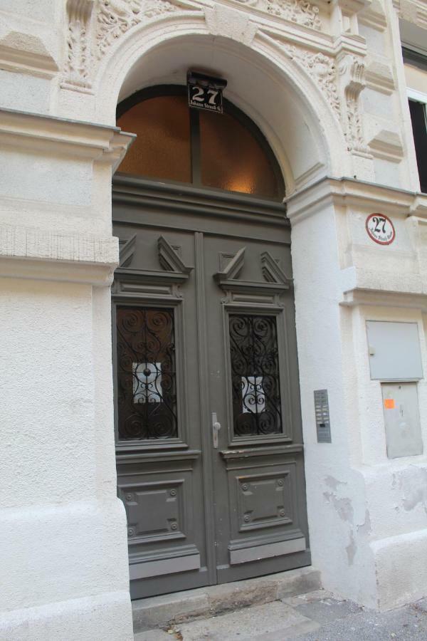 Central Vienna Apartment With Unique 40M2 City Garden & Self Check In Zewnętrze zdjęcie